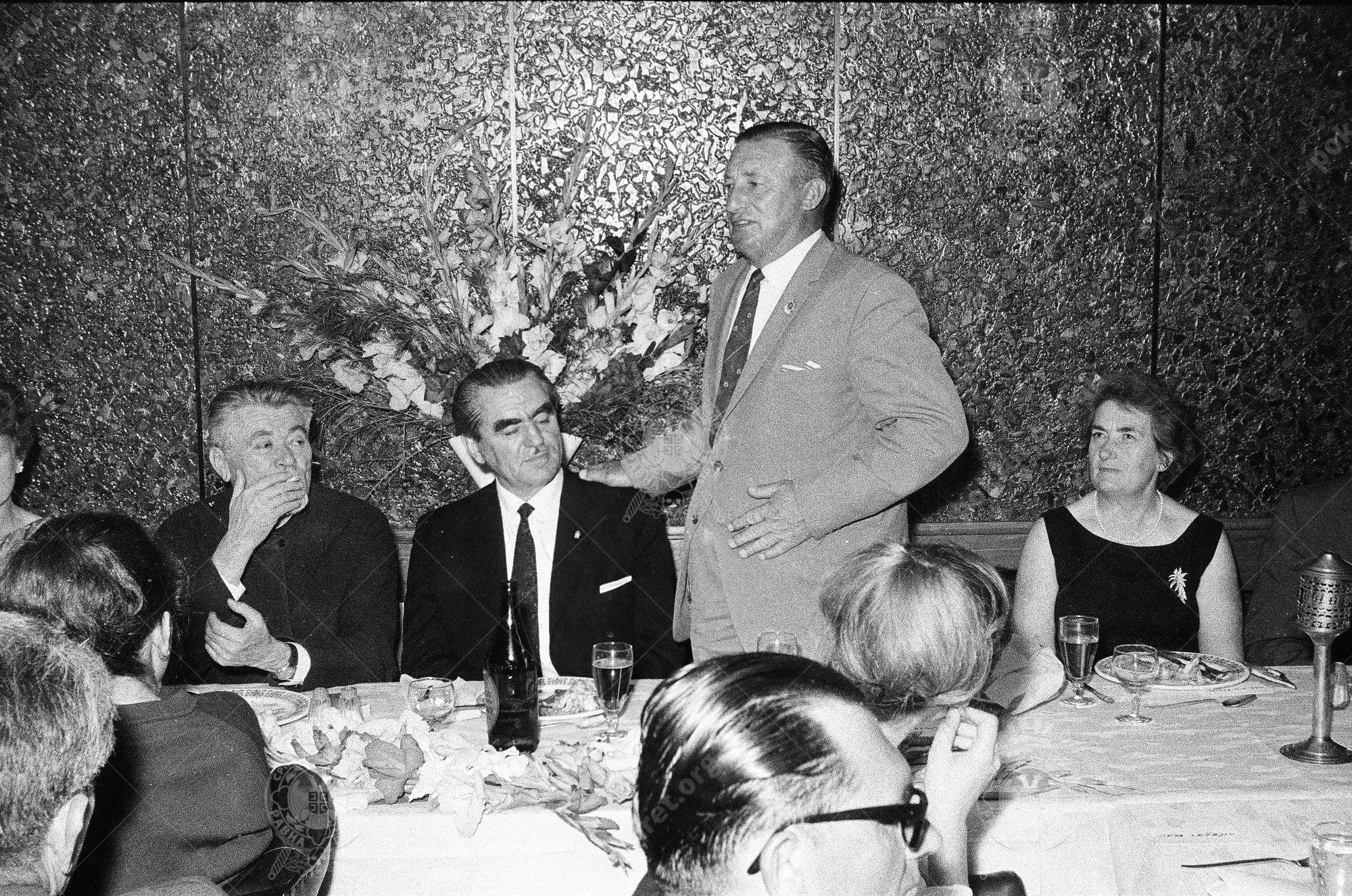 000000210027 000000210027