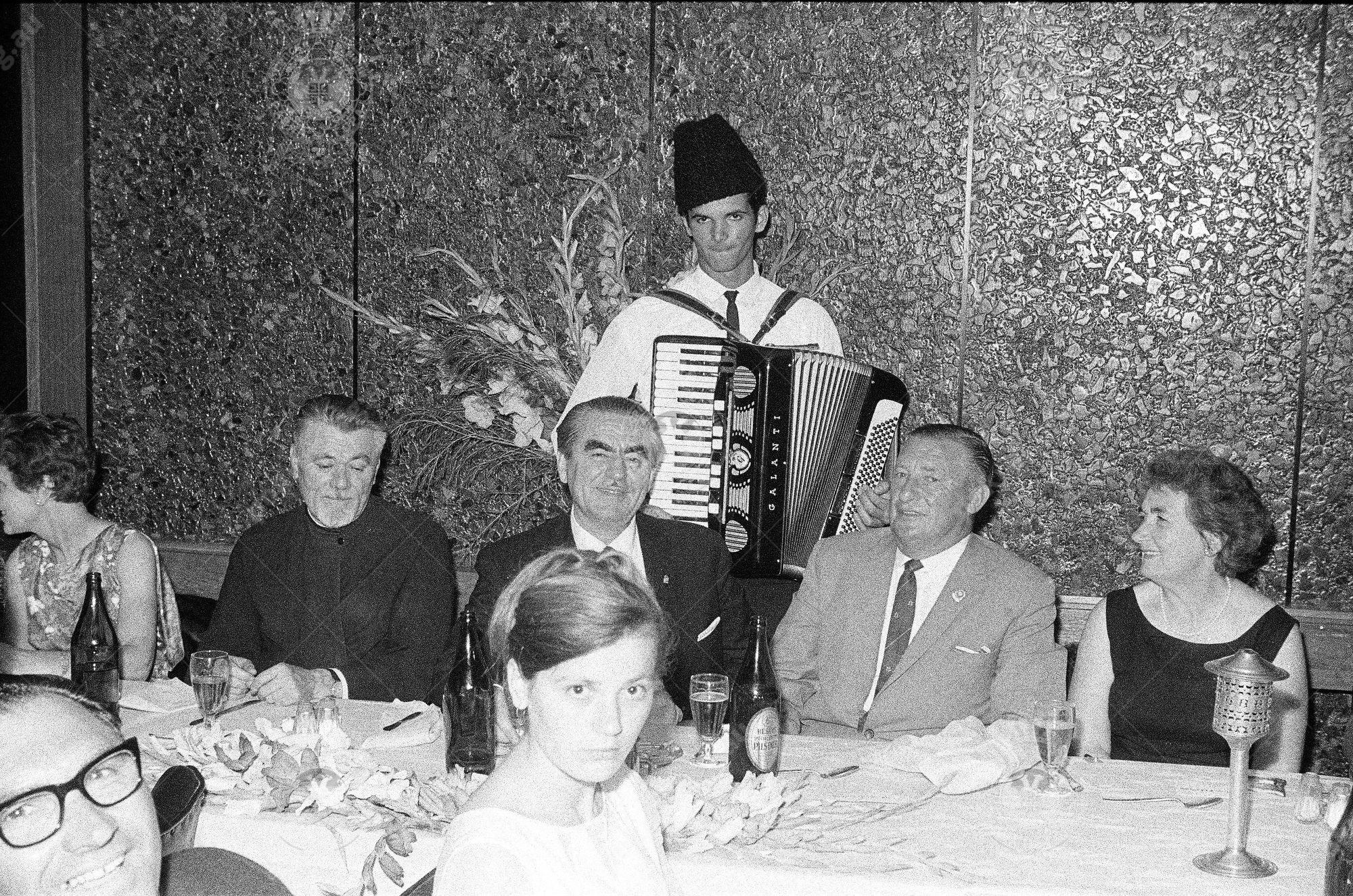 000000210032 000000210032