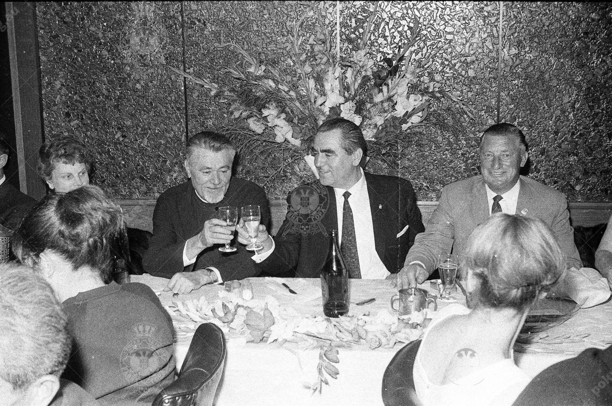 000000210033 000000210033