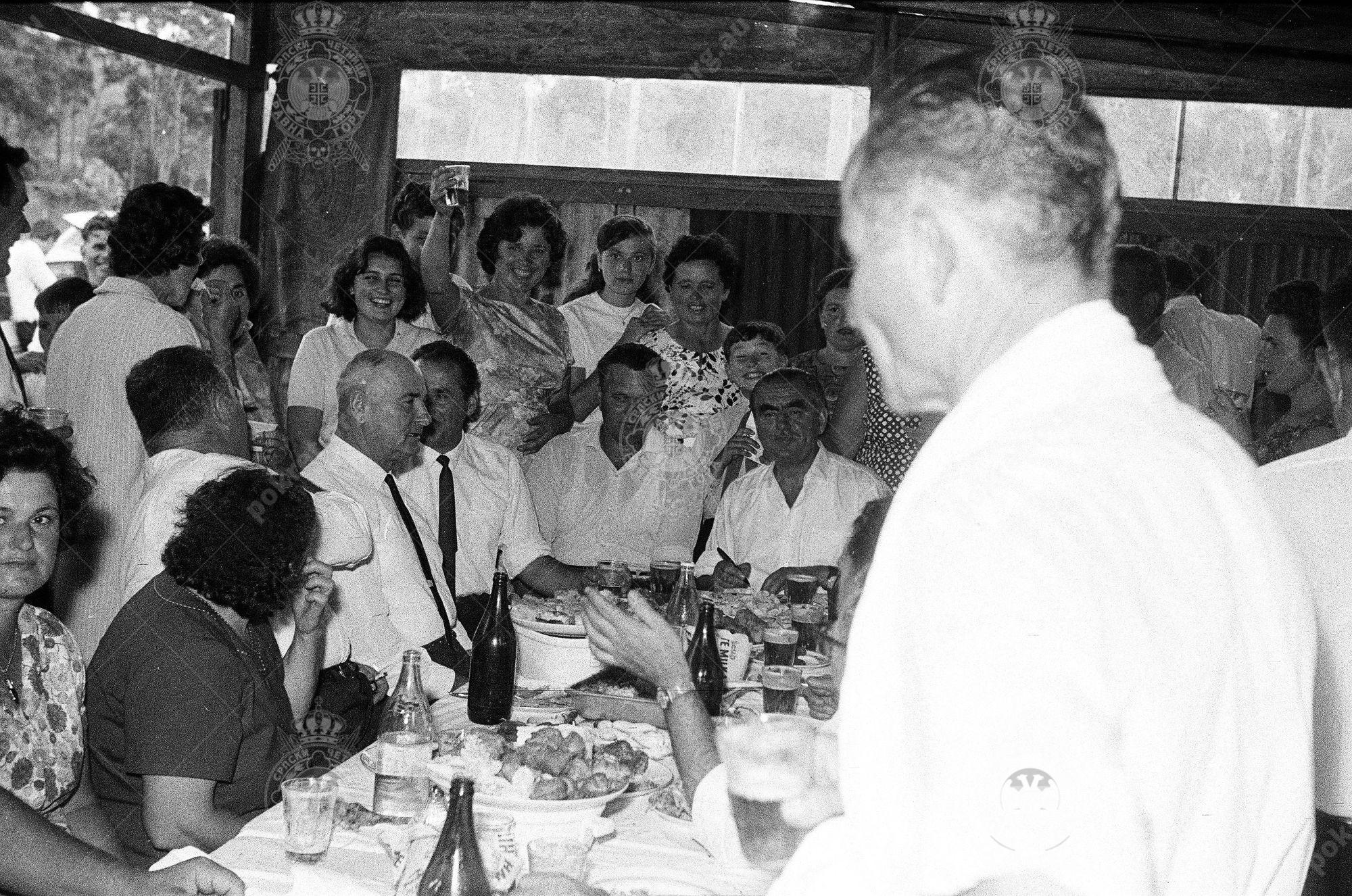 Mona Vale - Jagnje na Raznju 4 Mona Vale - Jagnje na Raznju 4